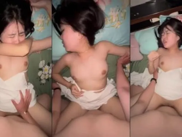 Da trắng hàng múp vừa chơi em còn lấy tay xoa vú