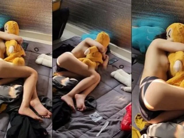 em mặc đồ hớ hênh quá vậy