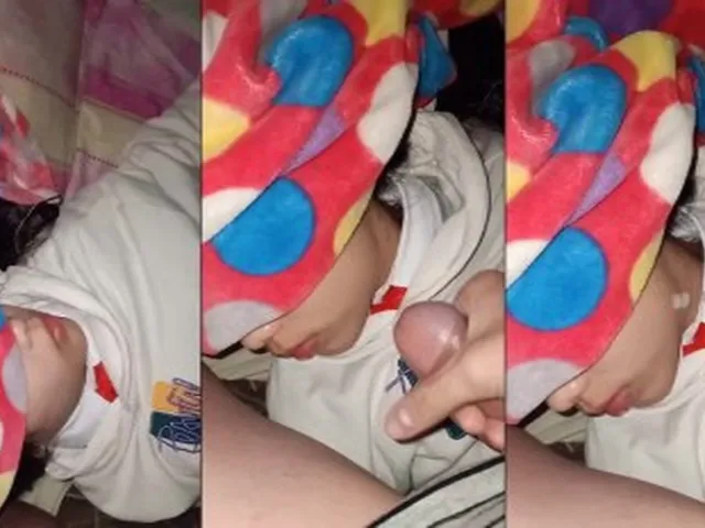 Lén vào phòng em gái lúc đang ngủ vừa xuất tinh thì em tỉnh dậy